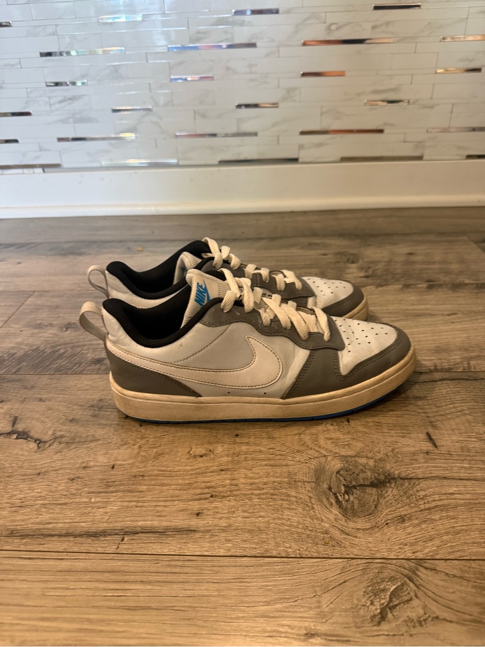 Nike Men’s Low-Top Sneakers in White and Gray with Cream Midsole